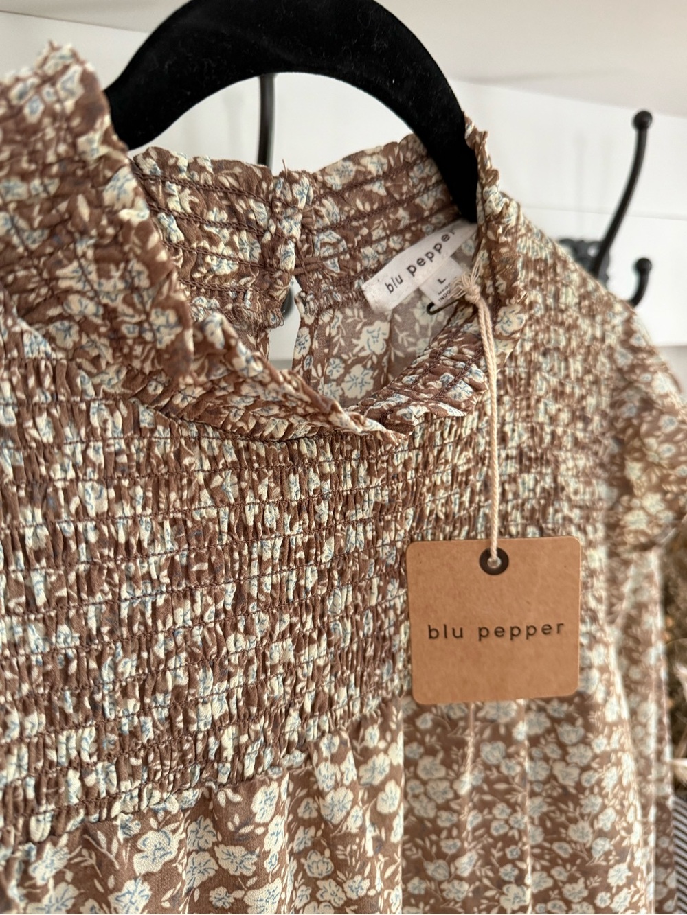 VICI blu pepper Brown Floral Smocked Women's Top Sz L NWT